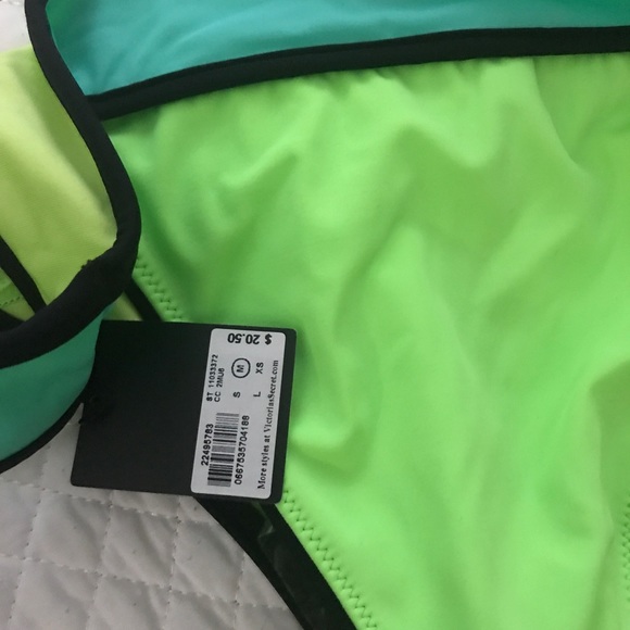 Victoria’s Secret Bikini - Picture 3 of 5